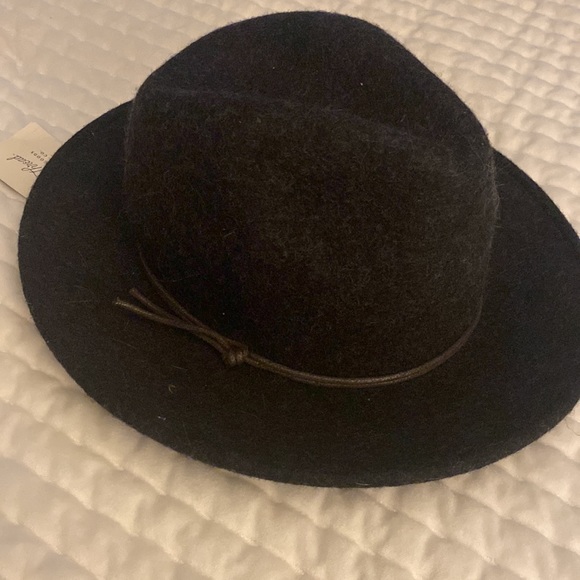 Hat 👒 - Picture 2 of 3